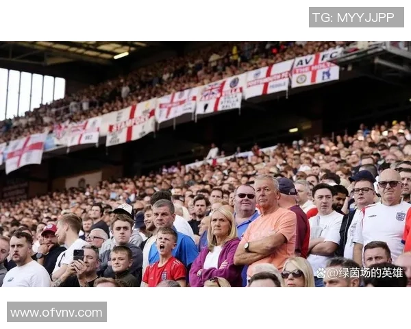 足球球星亲自为球鞋洗刷引发球迷热议背后故事令人意外